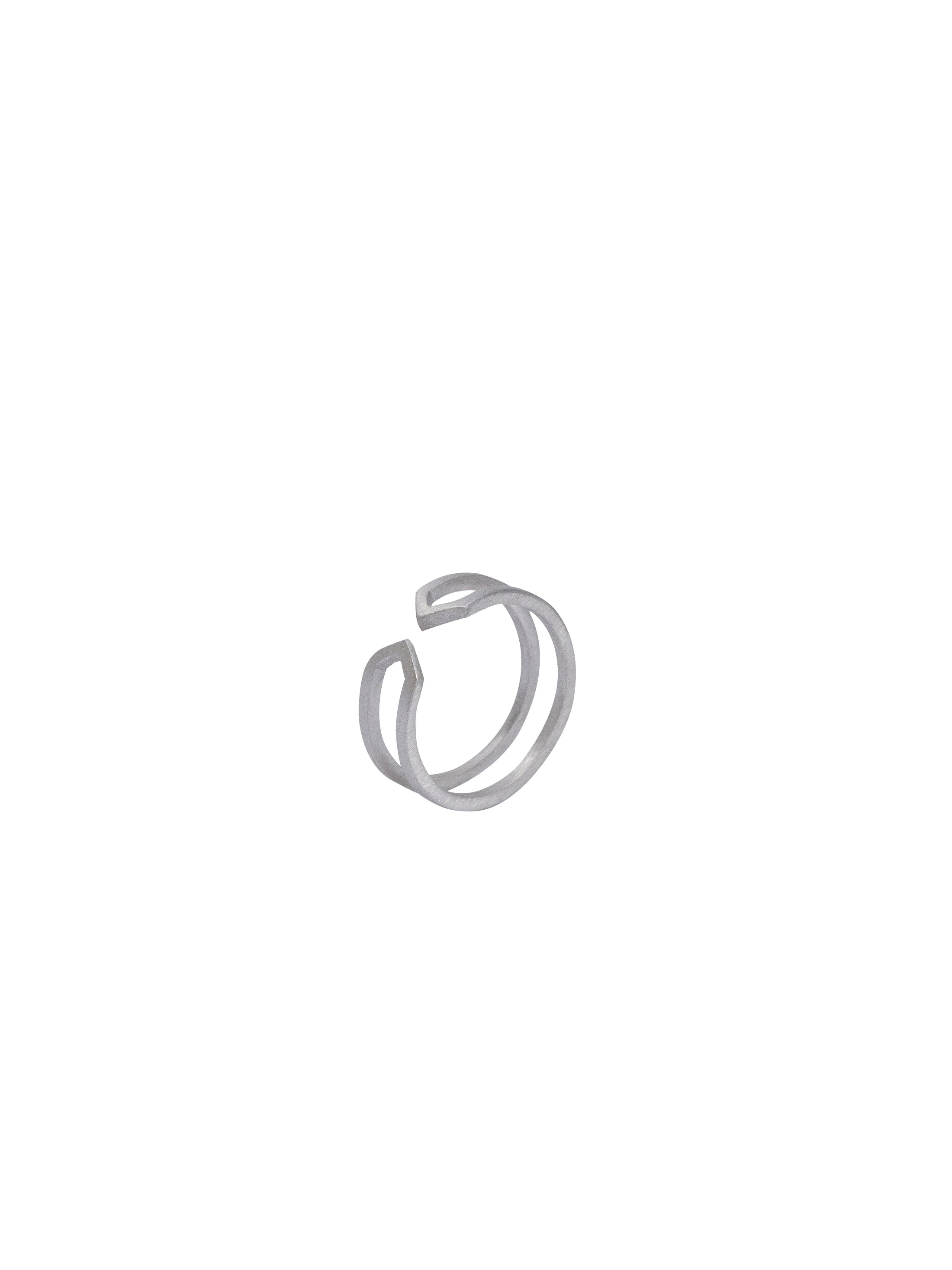 Single fine Duality earring in satin silver