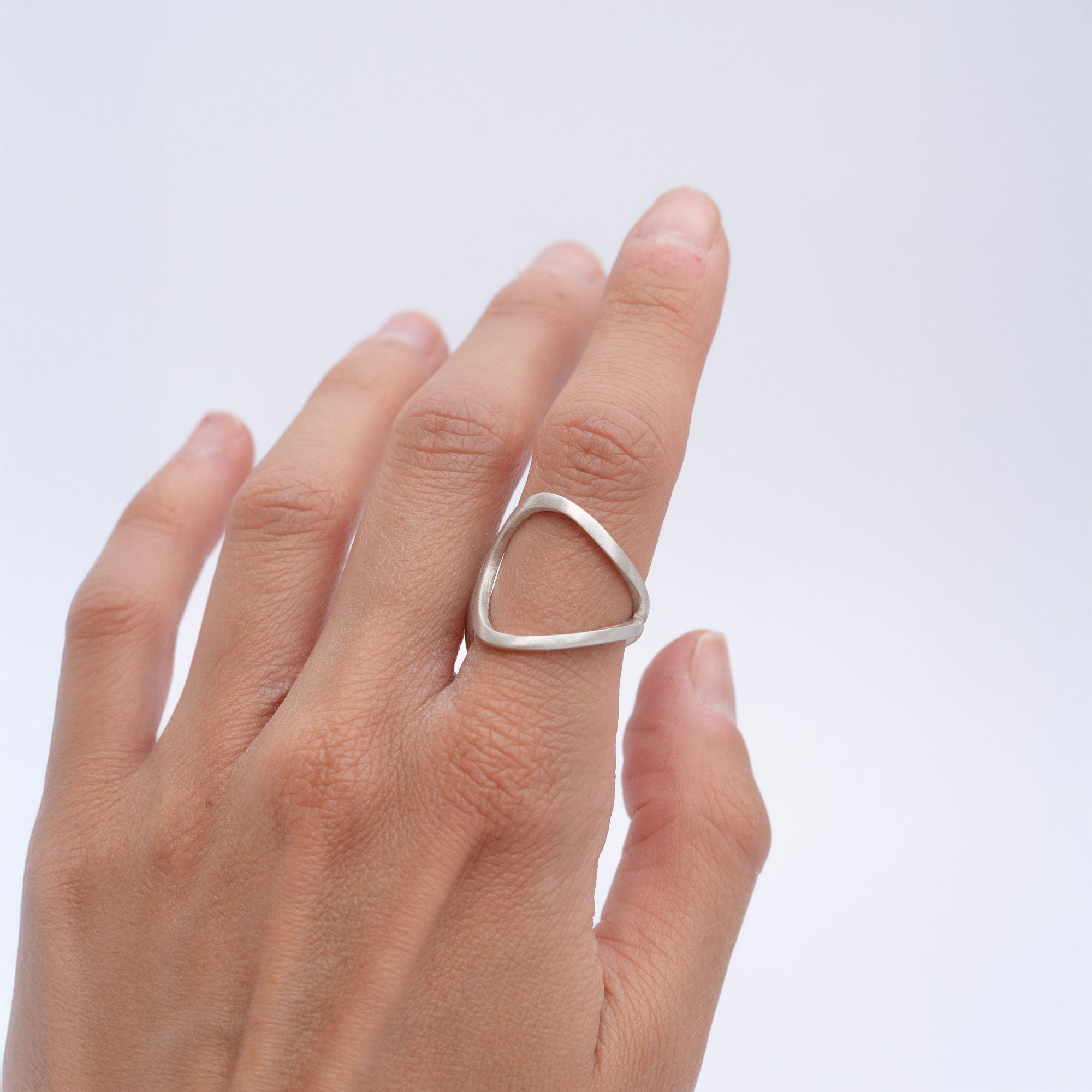 Mono boucle d'oreille Intrépide argent satiné
