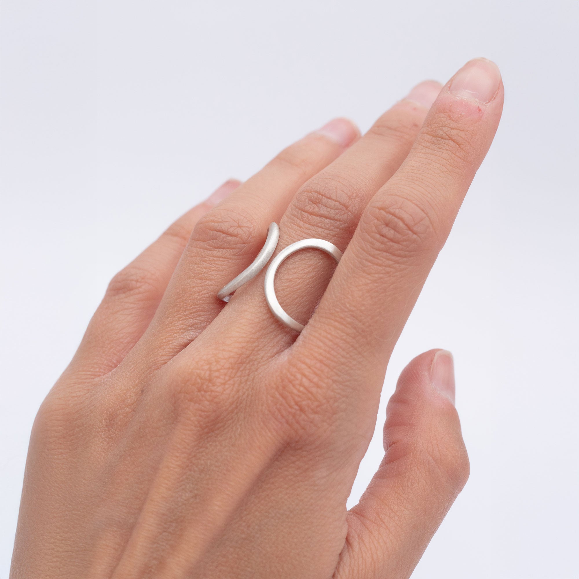 Mono boucle d'oreille Intrépide argent satiné