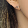 Charger l'image dans la visionneuse de la galerie, Mono Boucle d'Oreille Tamara - Diamants & or blanc 18 carats
