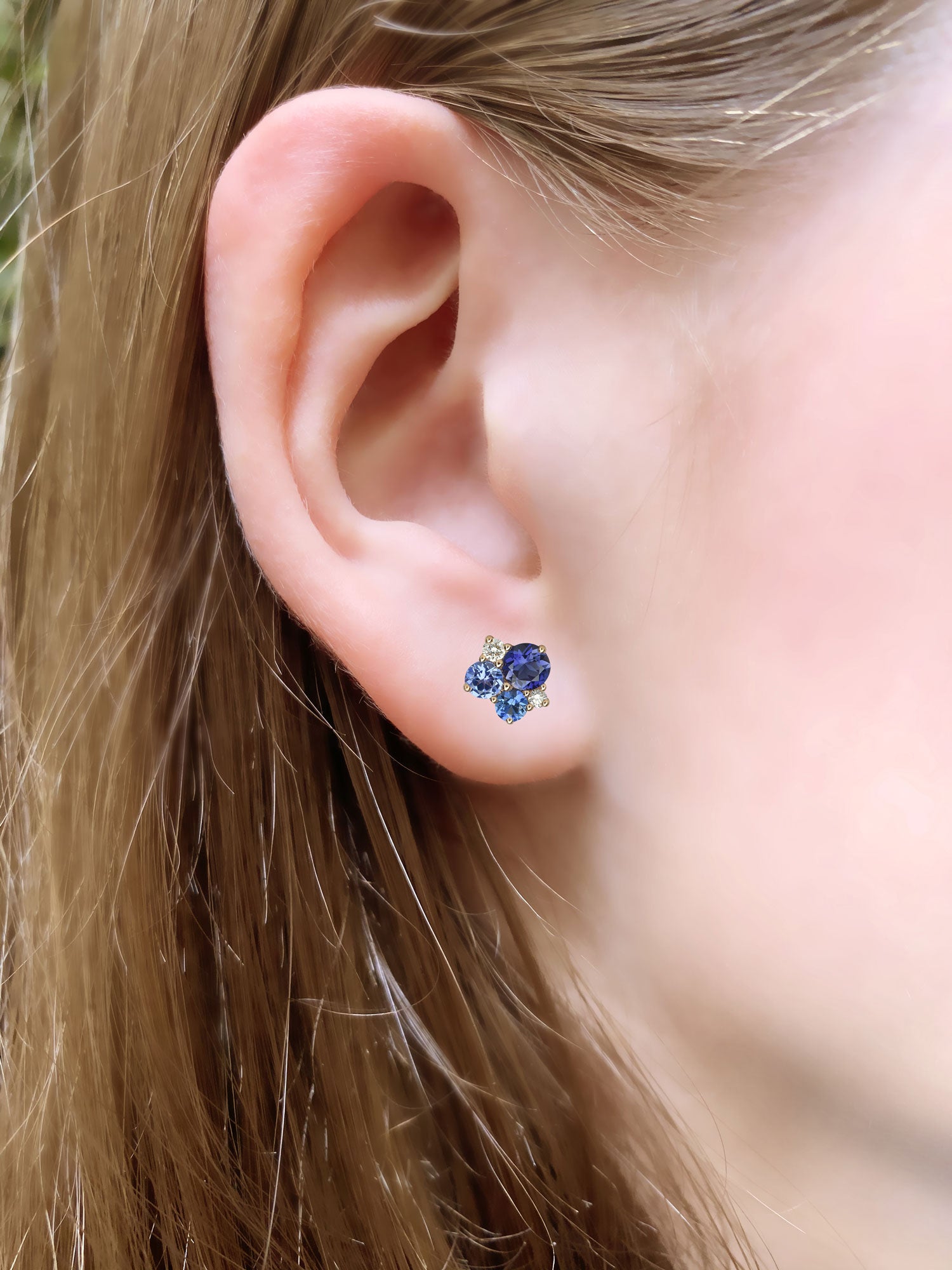 Mono boucle d'oreille pointilliste iolite tanzanite or rose 18 carats