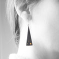 Load image into Gallery viewer, Mono boucle d'oreille Céleste orange
