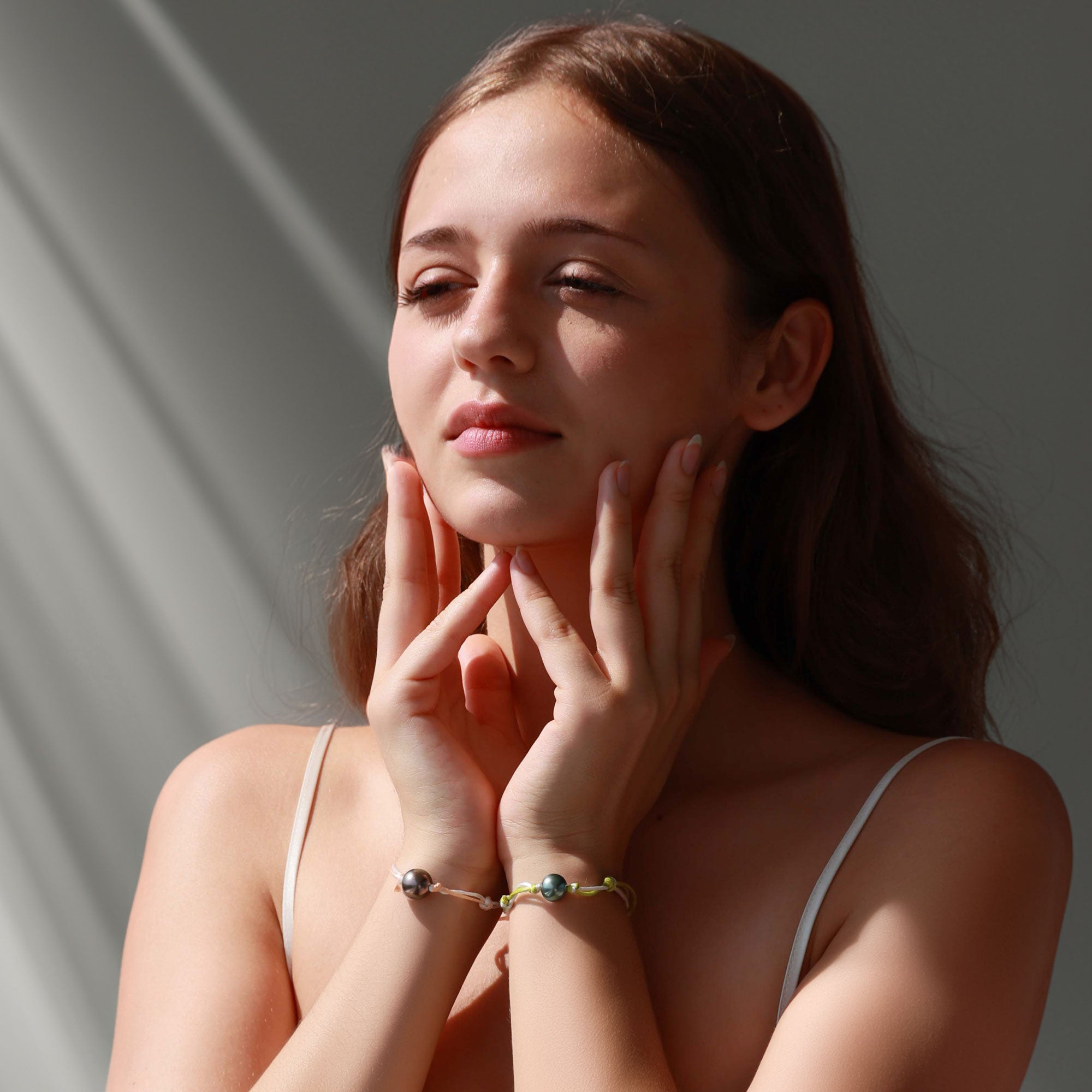 White pearl bracelet 