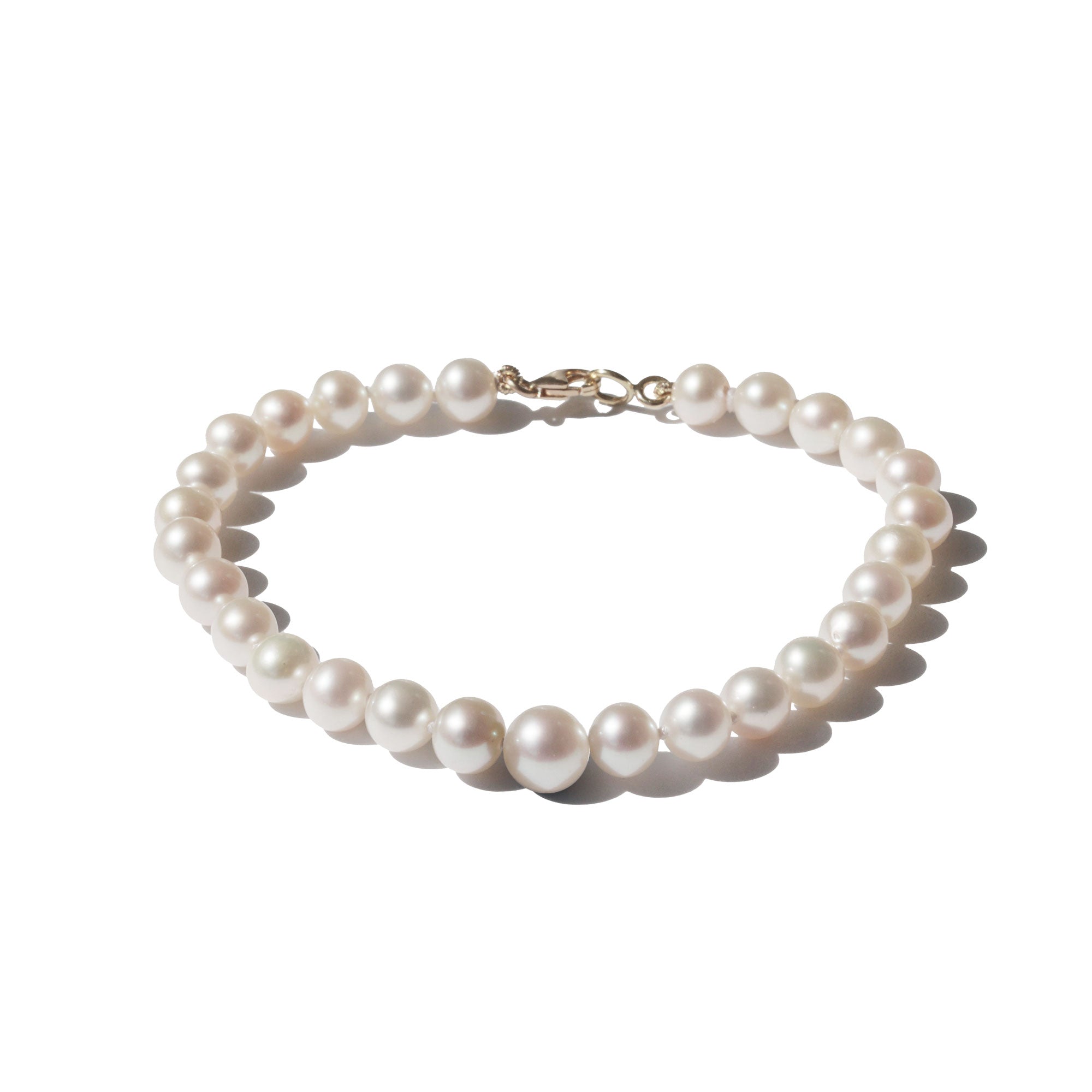 White pearl bracelet 